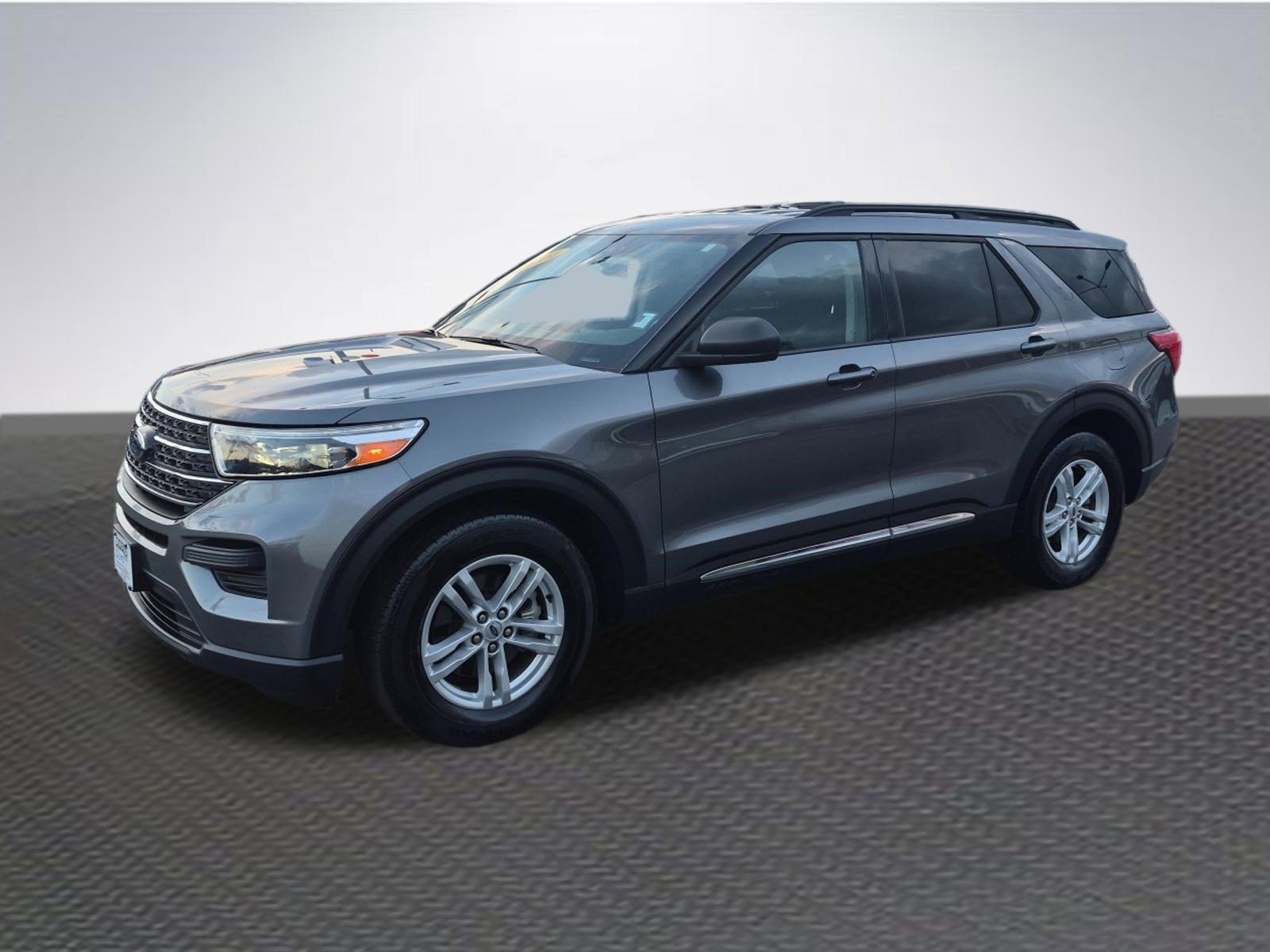 Certified 2024 Ford Explorer XLT image 2