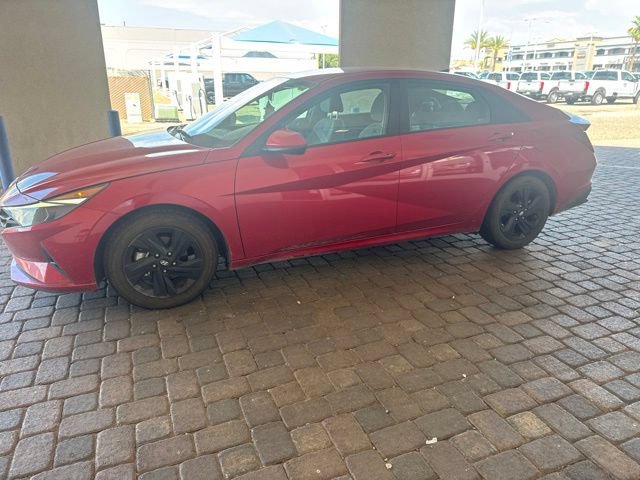 Used 2021 Hyundai Elantra SEL w/ Convenience Package FWD image 2