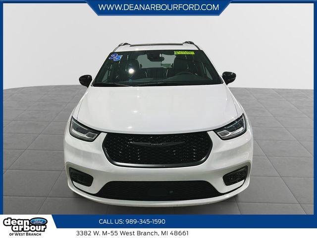Used 2025 Chrysler Pacifica Limited FWD image 2