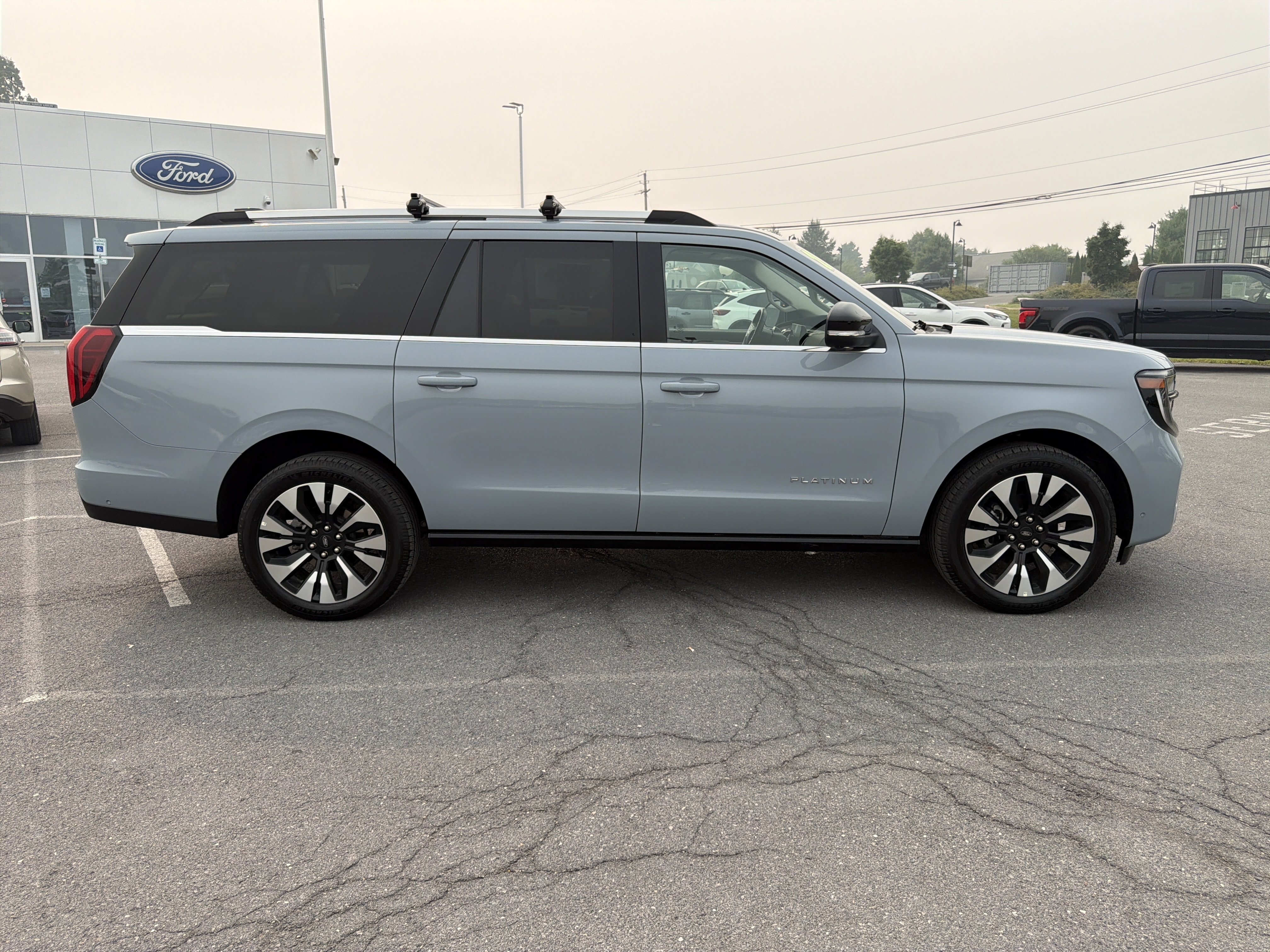 Certified 2025 Ford Expedition Max Platinum w/ Driver's Package AWD/4WD image 2