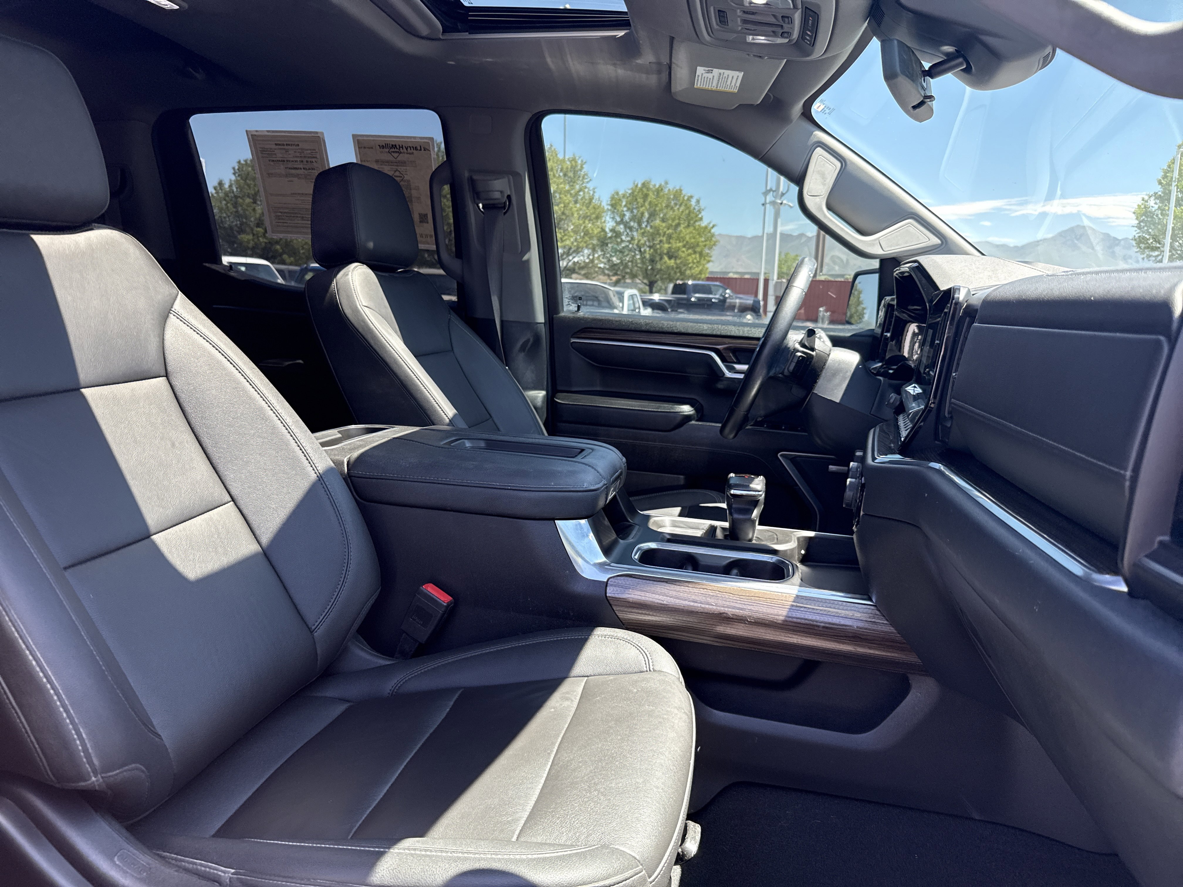Used 2022 Chevrolet Silverado 1500 LT Trail Boss w/ LT Trail Boss Premium Package AWD/4WD image 28