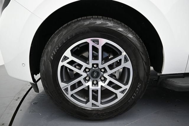 Certified 2025 Ford Expedition Active AWD/4WD image 9