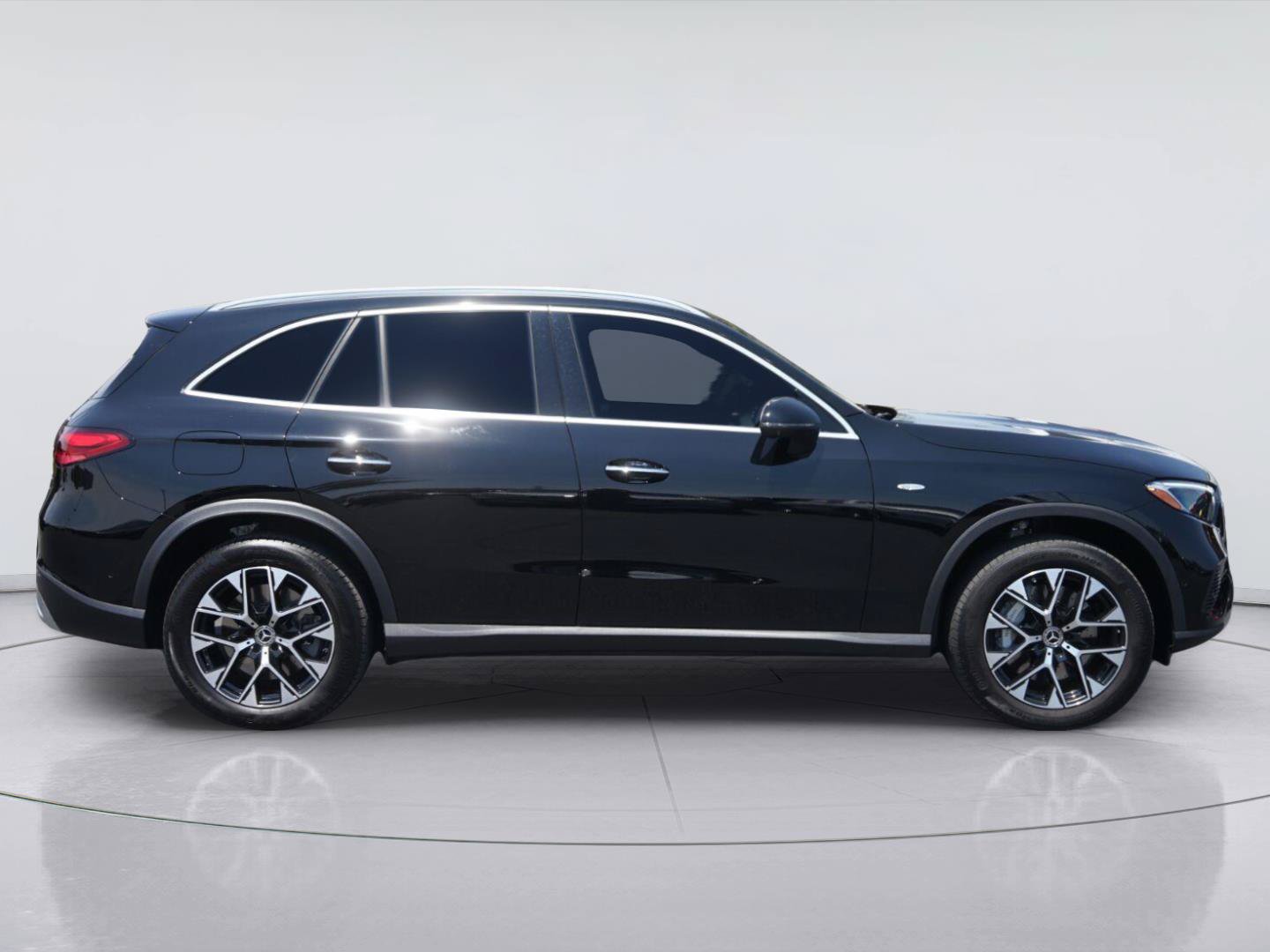 Used 2025 Mercedes-Benz GLC 350e 4MATIC image 5