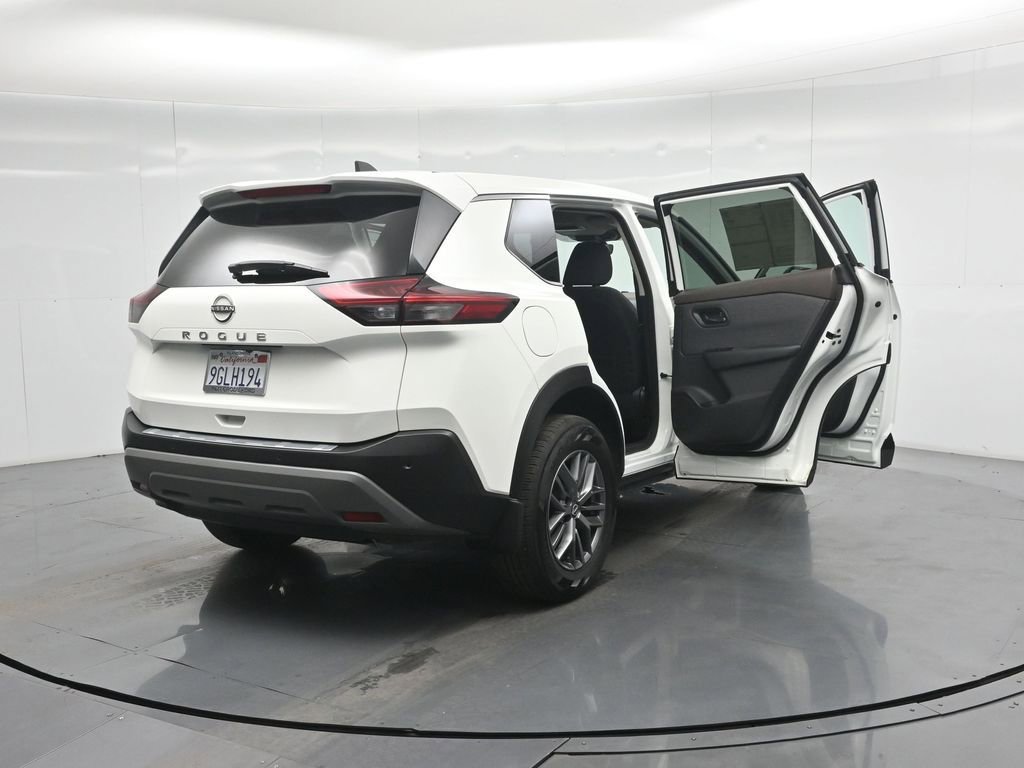 Used 2023 Nissan Rogue S image 6