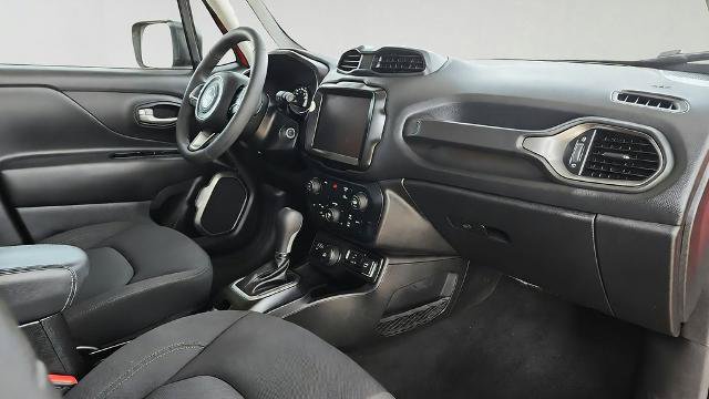 Used 2023 Jeep Renegade Latitude AWD/4WD image 30