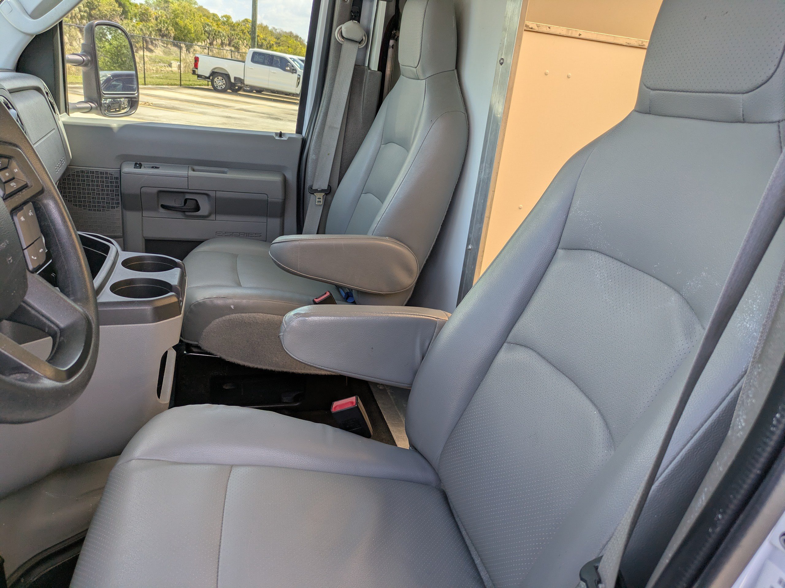 Certified 2023 Ford E-450 and Econoline 450 Super Duty w/ Power Windows & Locks Group RWD image 17