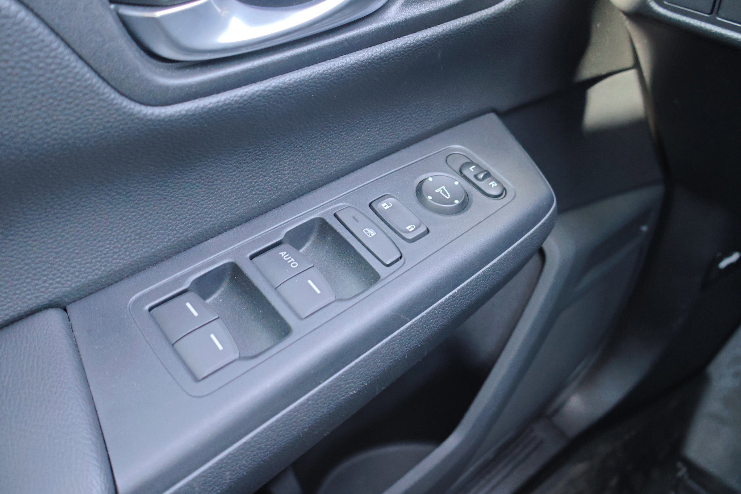 Used 2025 Honda CR-V LX image 16