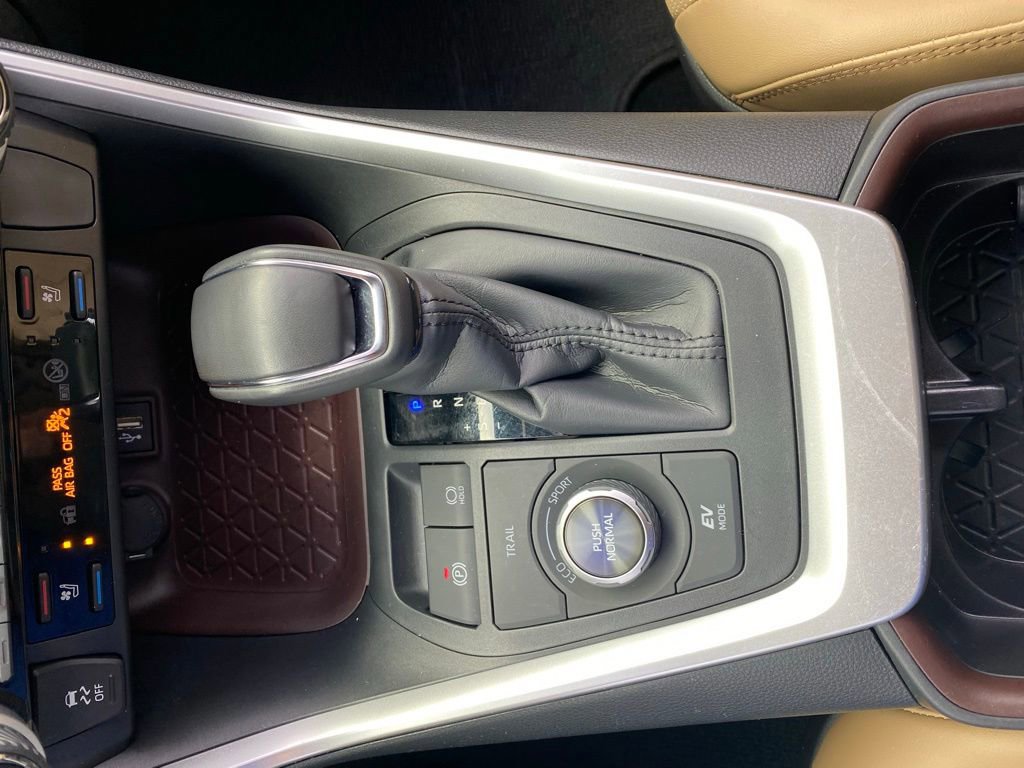 Used 2024 Toyota RAV4 Limited image 18