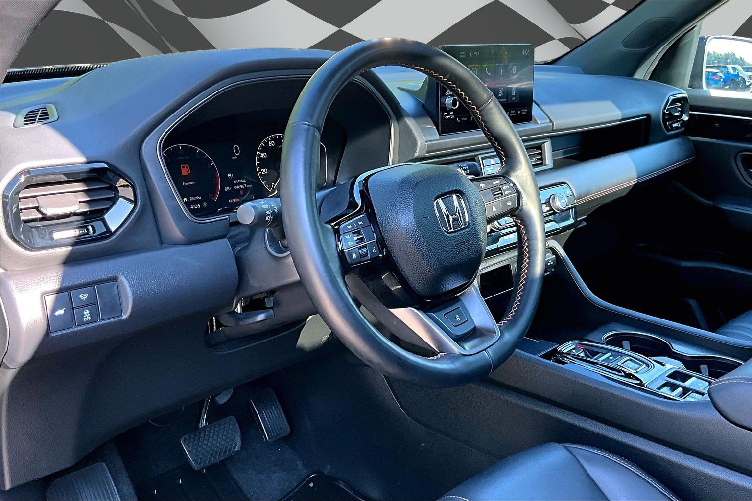Used 2023 Honda Pilot TrailSport image 13
