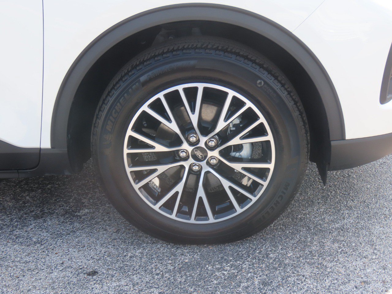 Certified 2025 Ford Escape SE FWD image 9