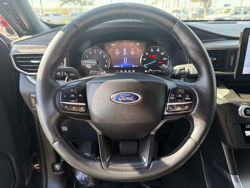 Certified 2020 Ford Explorer XLT w/ Equipment Group 202A image 9