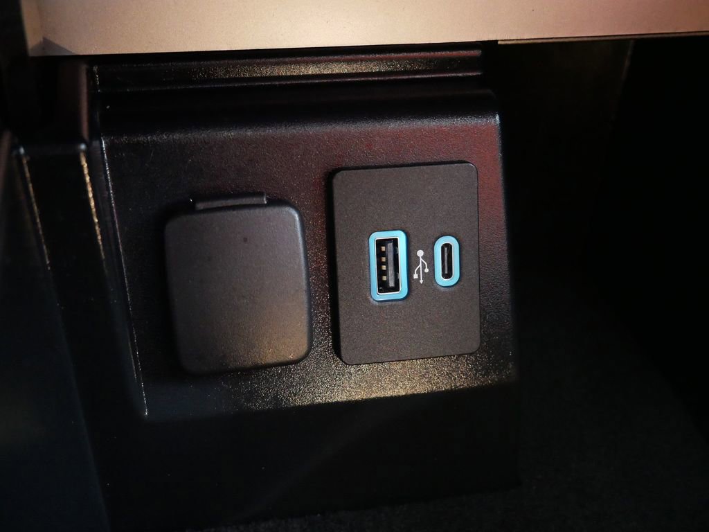 Certified 2021 Ford Explorer Limited w/ Equipment Group 301A image 27