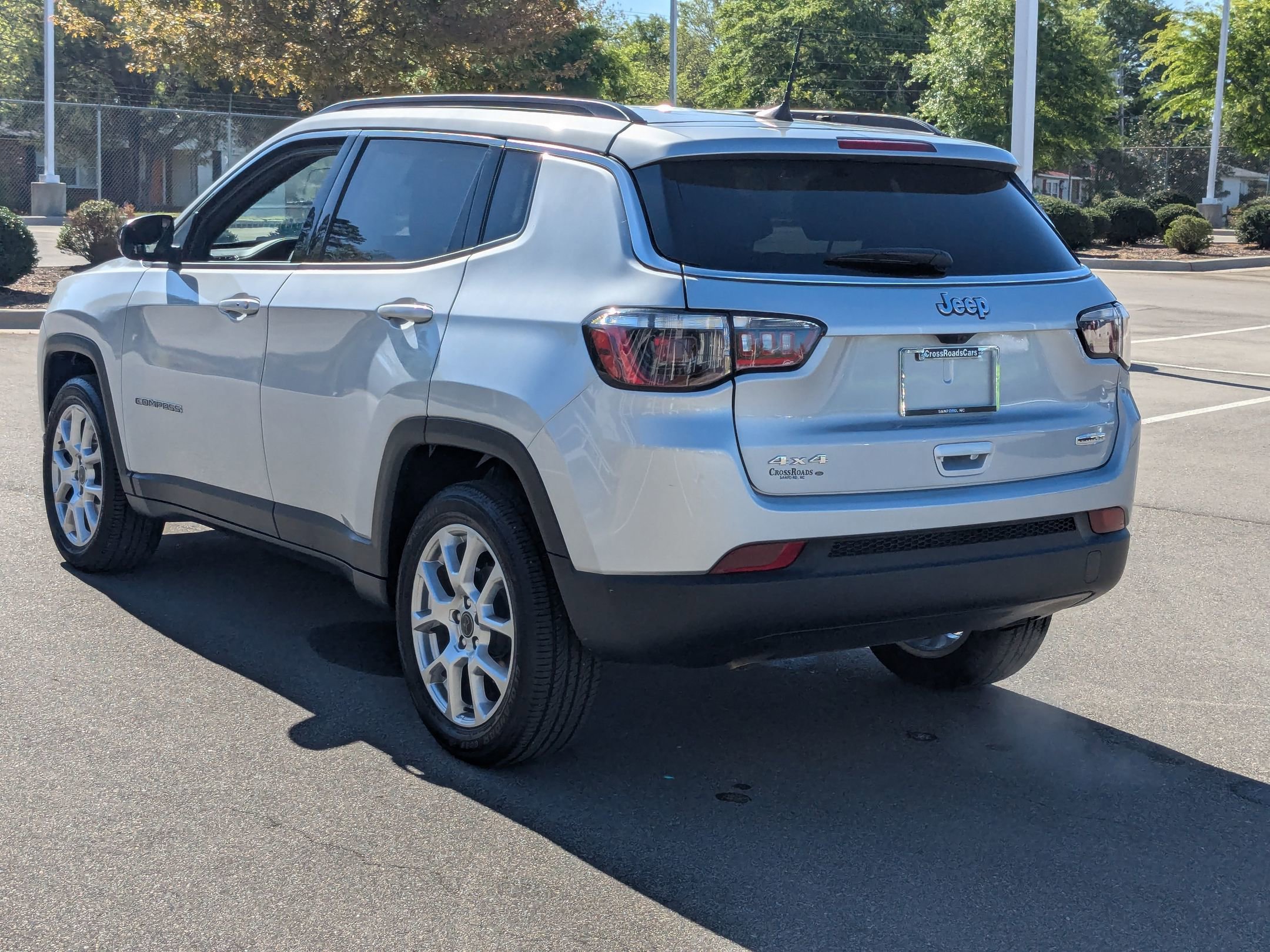 Used 2025 Jeep Compass Latitude AWD/4WD image 6