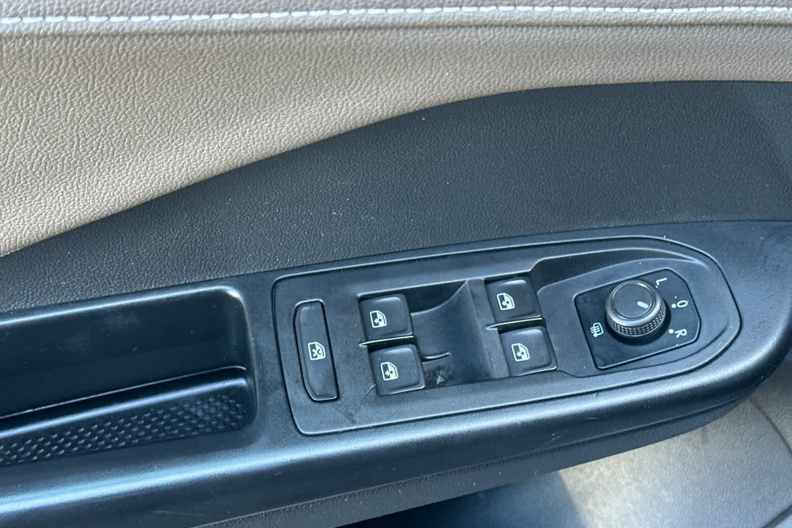 Used 2022 Volkswagen Taos SEL image 14