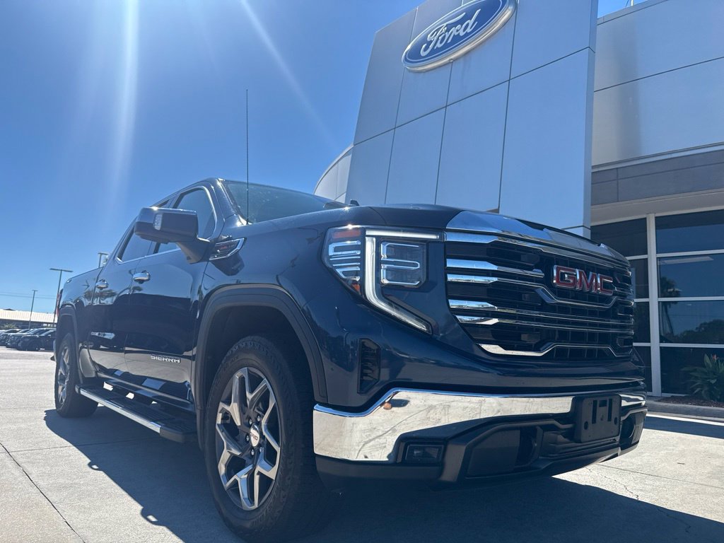 Used 2023 GMC Sierra 1500 SLT w/ SLT Premium Package AWD/4WD image 2