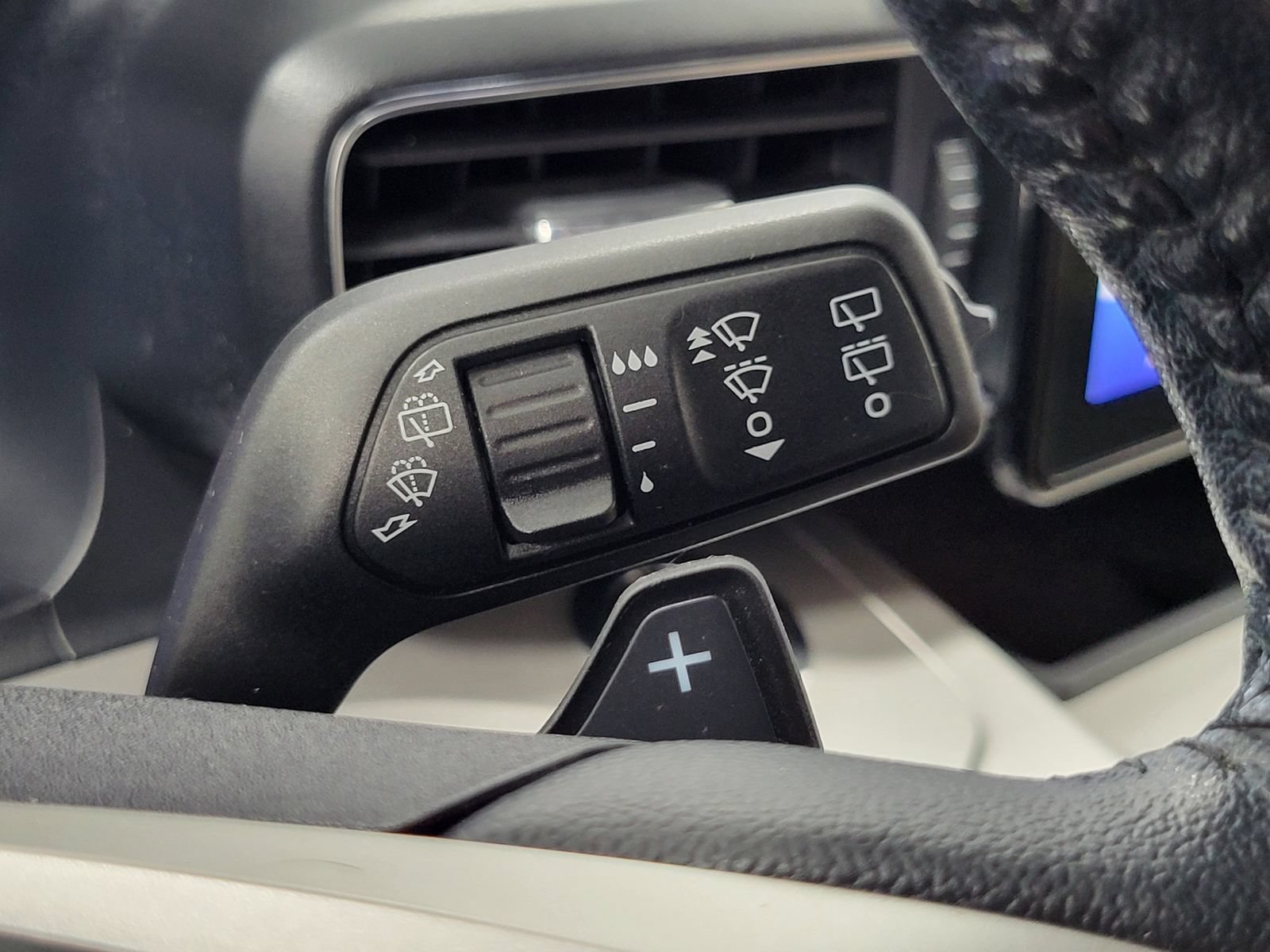 Certified 2020 Ford Explorer XLT w/ Equipment Group 202A AWD/4WD image 18