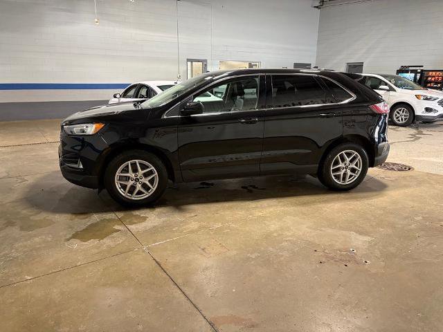Certified 2024 Ford Edge SEL w/ Convenience Package image 2