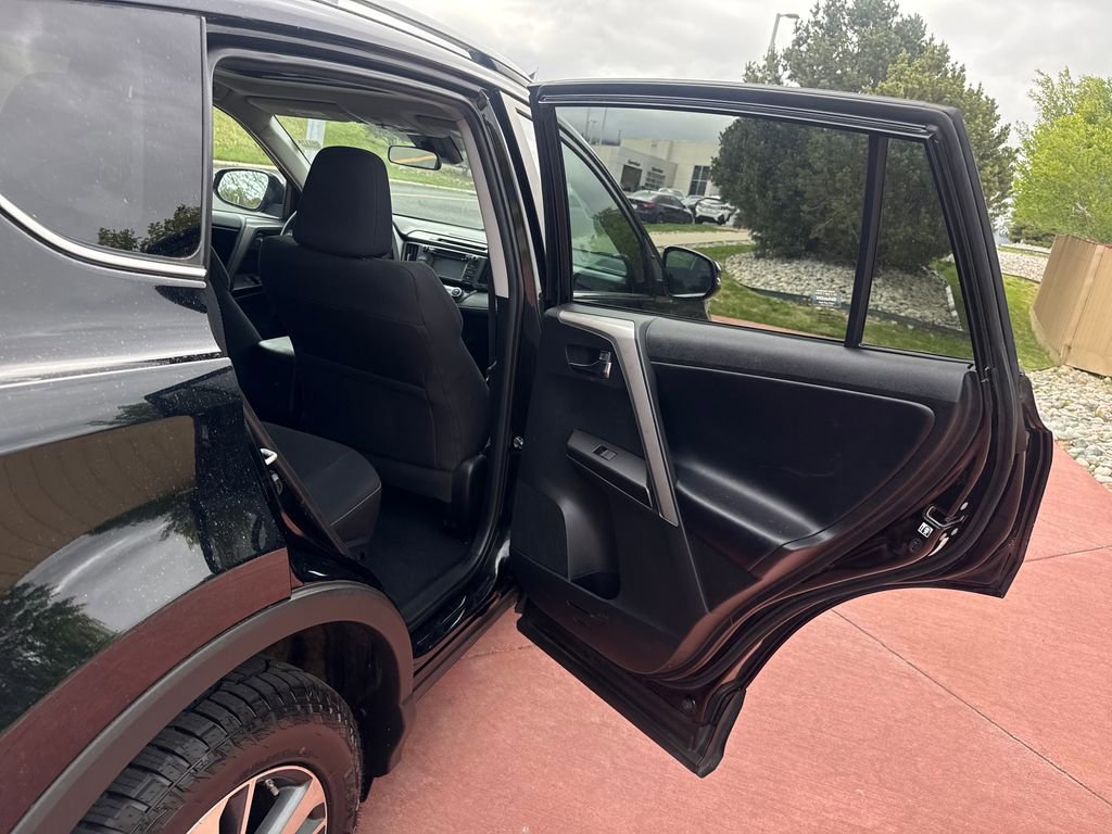 Used 2018 Toyota RAV4 XLE w/ Plus Extra Value Package AWD/4WD image 27