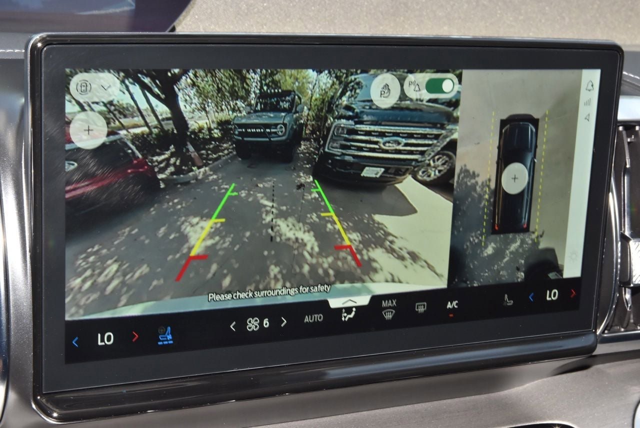 Certified 2025 Ford Expedition Max Platinum w/ Driver's Package AWD/4WD image 29