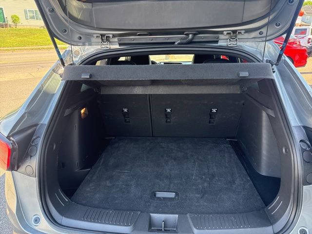 Used 2025 Chevrolet Trax RS w/ Sunroof Package FWD image 40