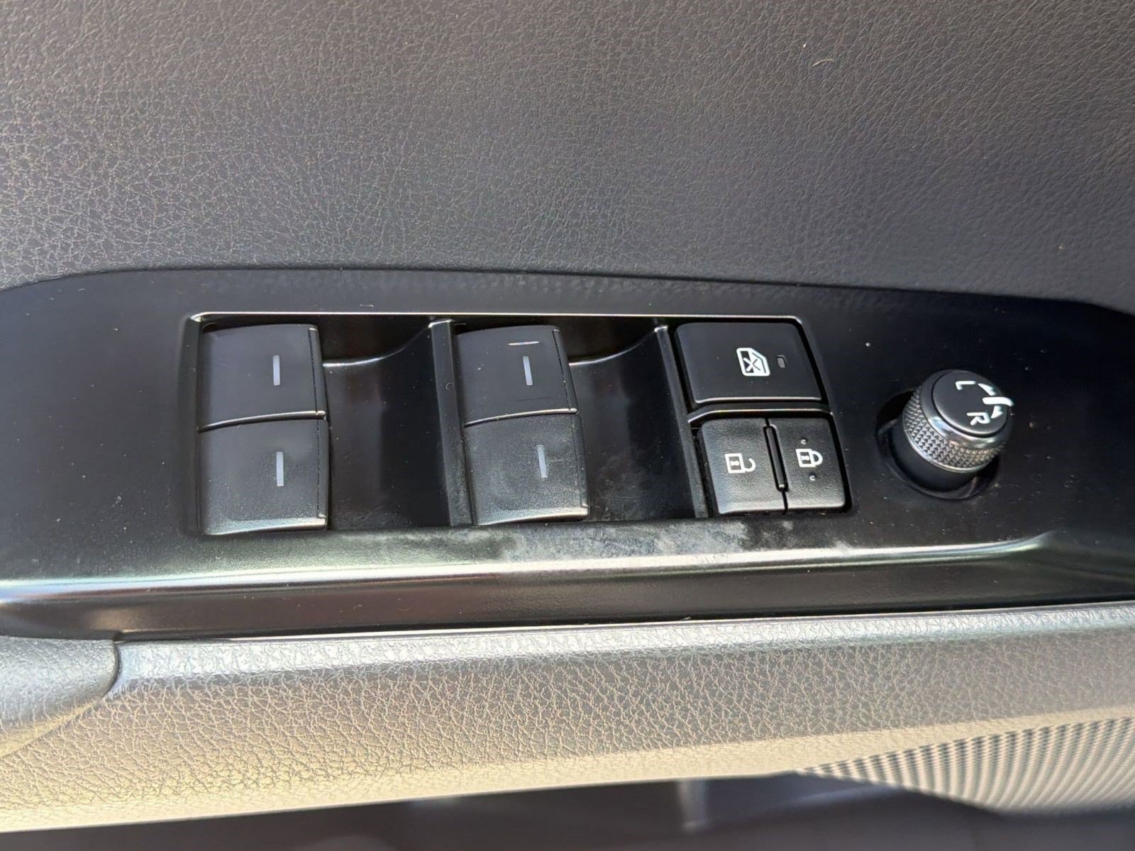 Used 2025 Toyota Camry LE w/ Convenience Package FWD image 13