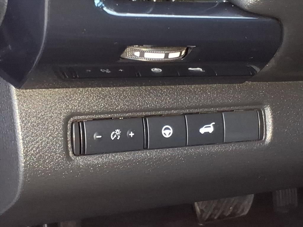 Used 2025 Nissan Pathfinder SV image 15