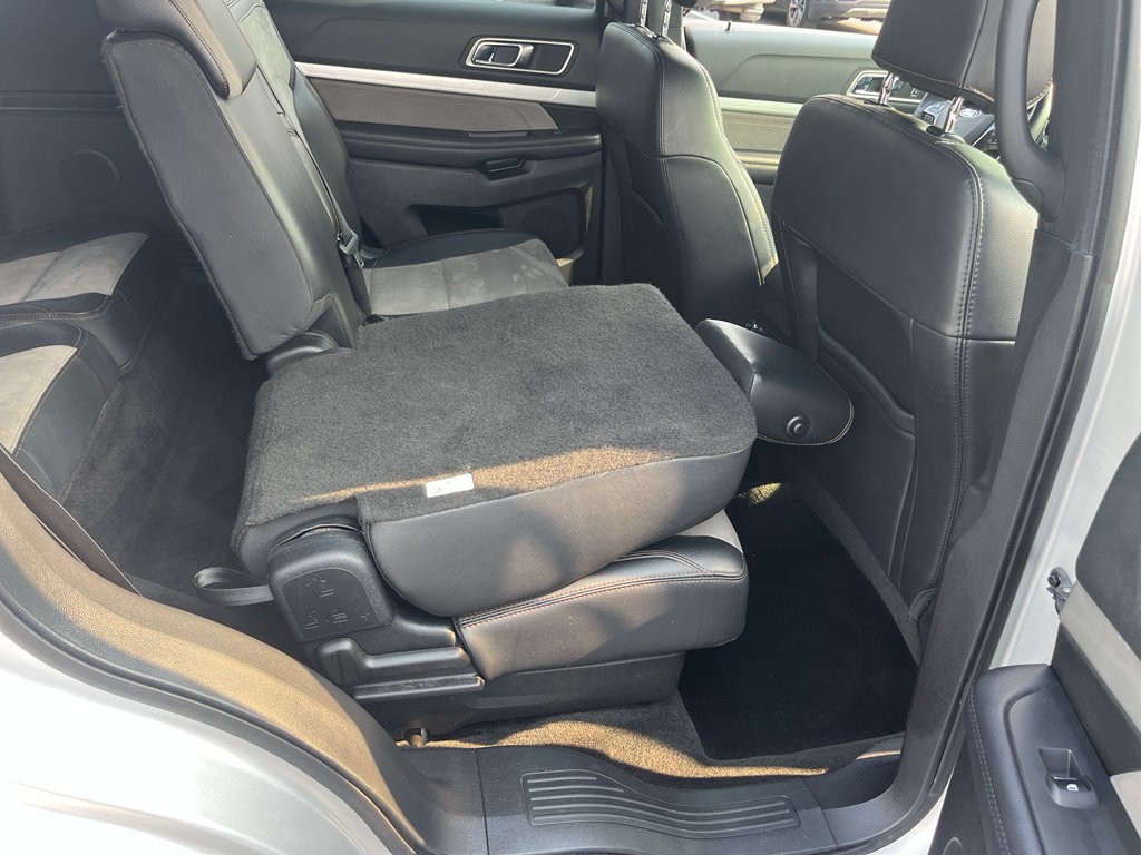 Certified 2017 Ford Explorer XLT w/ Equipment Group 202A AWD/4WD image 30