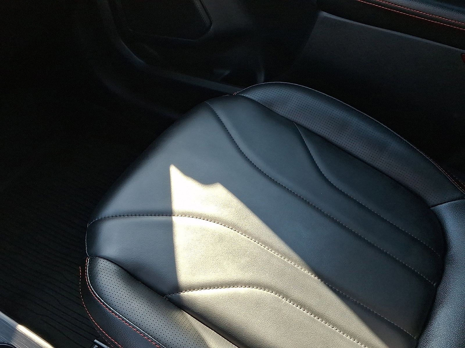 Certified 2025 Ford Escape ST-Line Elite w/ Premium Technology Package image 26