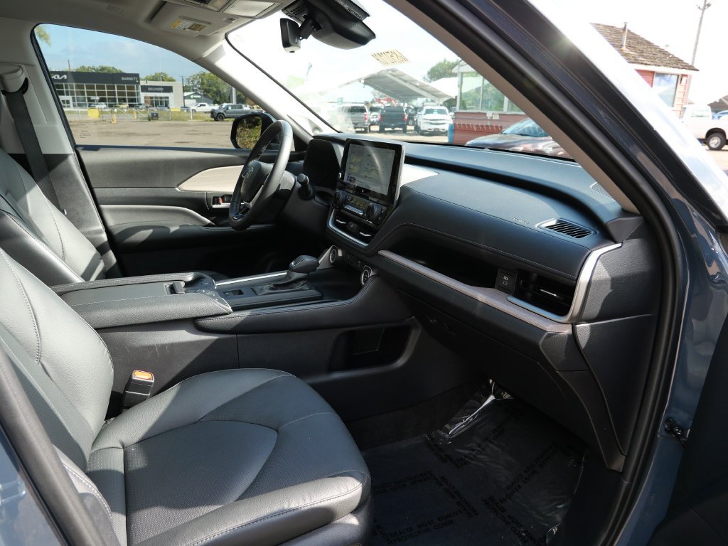 Used 2024 Toyota Grand Highlander AWD Hybrid image 11