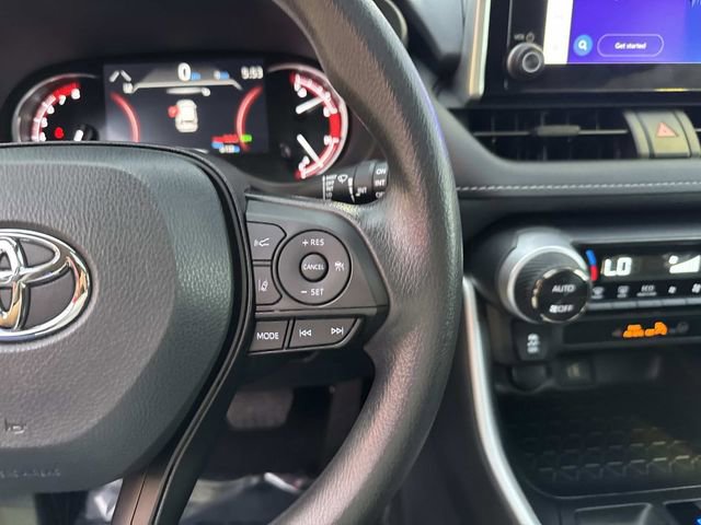 Used 2025 Toyota RAV4 XLE image 24