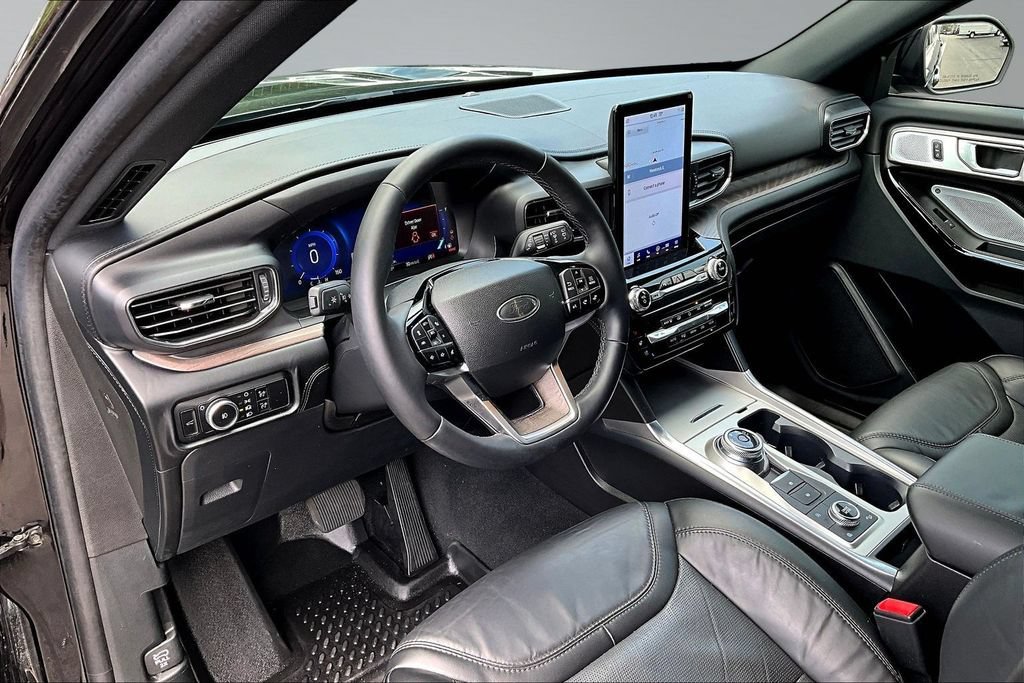 Certified 2024 Ford Explorer Platinum w/ Technology Package AWD/4WD image 19