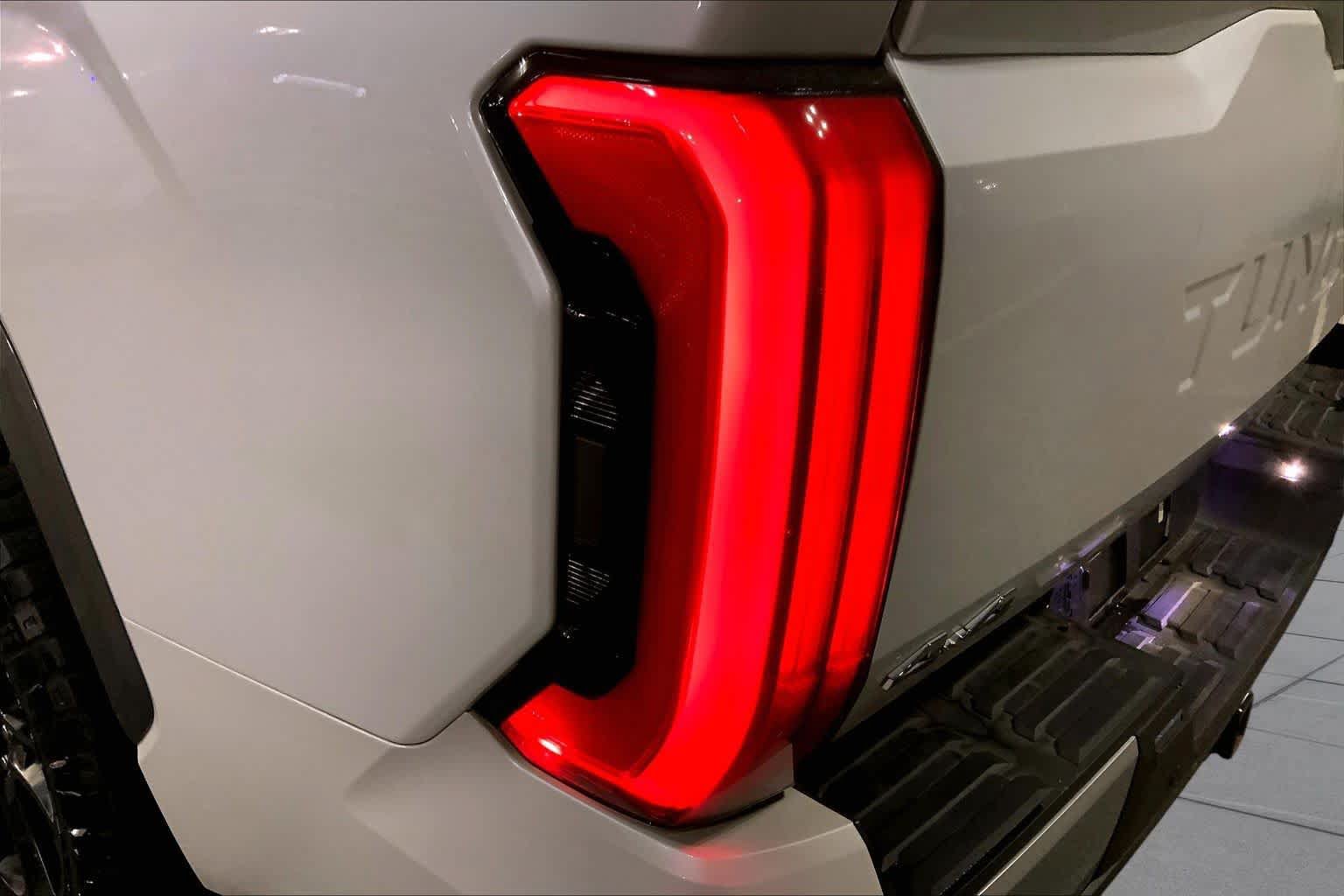 Used 2025 Toyota Tundra Limited AWD/4WD image 26