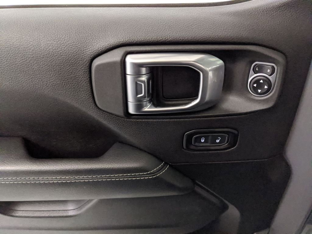 Used 2023 Jeep Wrangler Unlimited Sahara w/ Cold Weather Group image 16