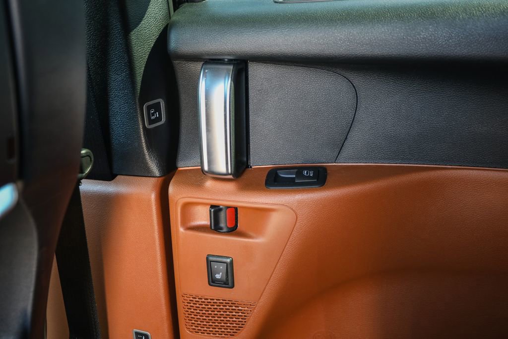 Used 2024 Chrysler Pacifica Pinnacle w/ Trailer Tow Group image 38