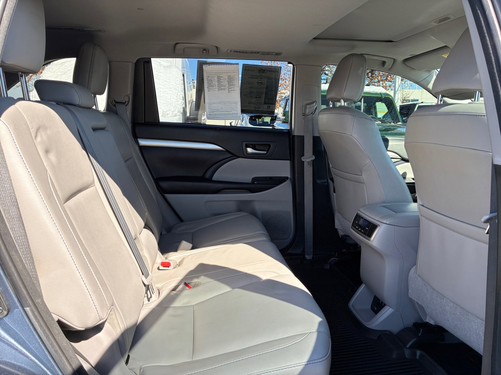 Used 2018 Toyota Highlander XLE image 18