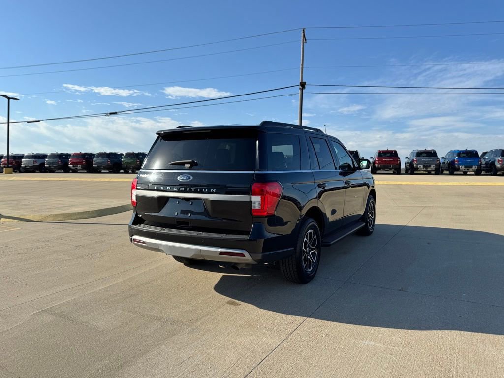 Certified 2024 Ford Expedition XLT image 3
