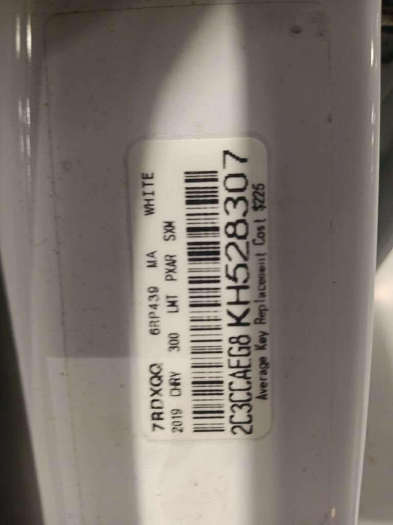 Used 2019 Chrysler 300 Limited RWD image 3