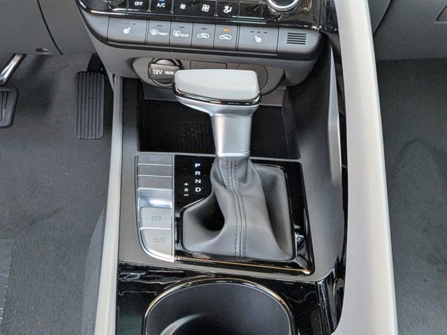Used 2025 Hyundai Elantra SEL image 16