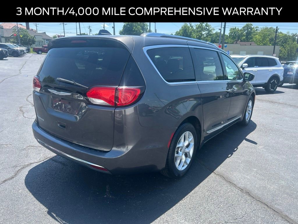 Used 2017 Chrysler Pacifica Touring-L Plus w/ Advanced Safetytec Group FWD image 4
