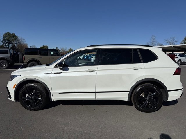 Used 2024 Volkswagen Tiguan SE R-Line image 2