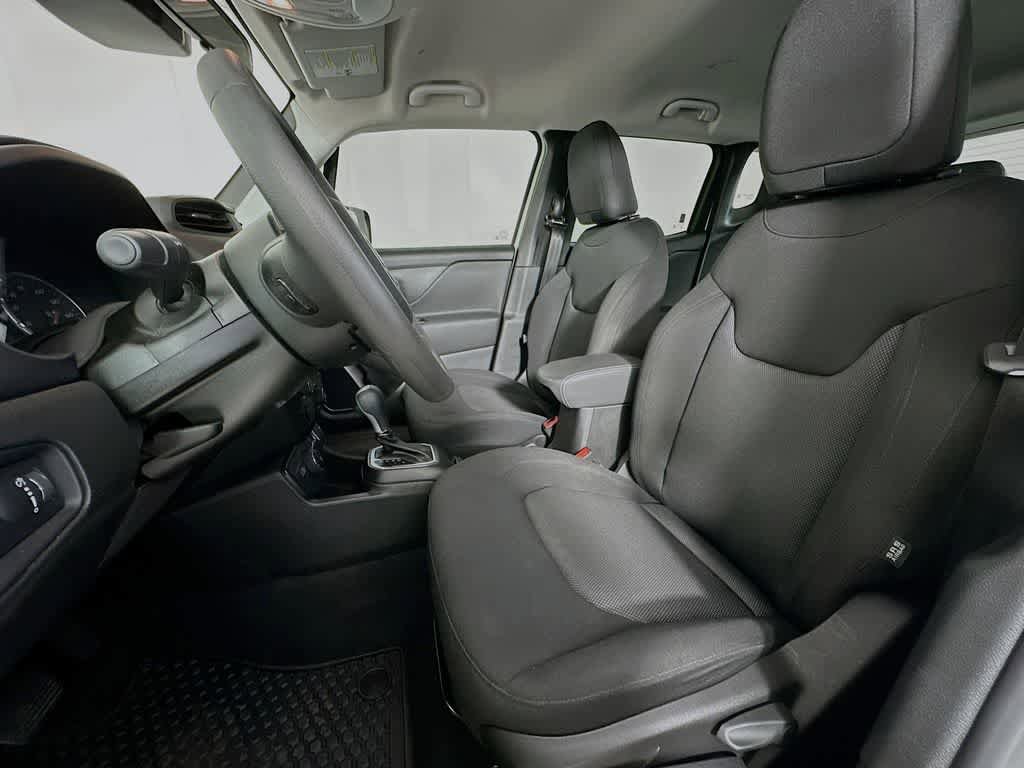 Used 2023 Jeep Renegade Latitude AWD/4WD image 12