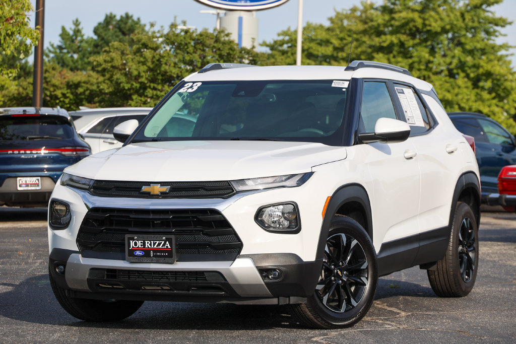 Used 2023 Chevrolet TrailBlazer LT w/ Convenience Package AWD/4WD image 2