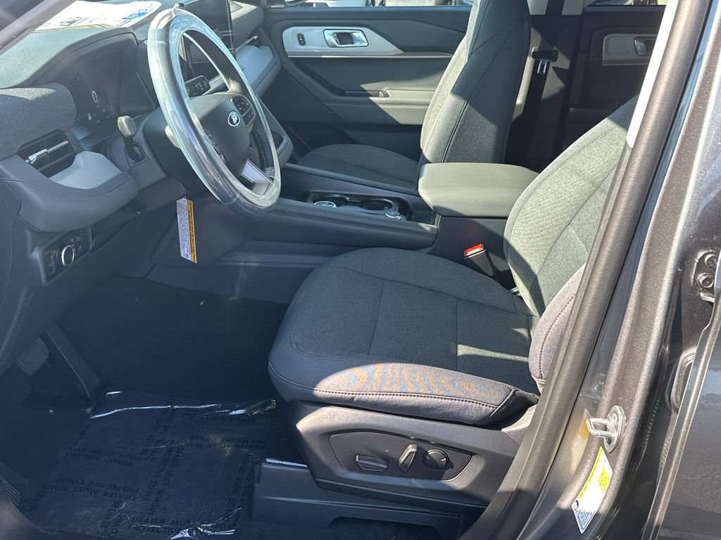 Certified 2026 Ford Explorer Active RWD image 8