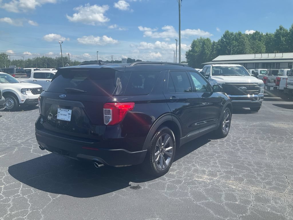 Certified 2024 Ford Explorer XLT w/ Equipment Group 202A RWD image 5