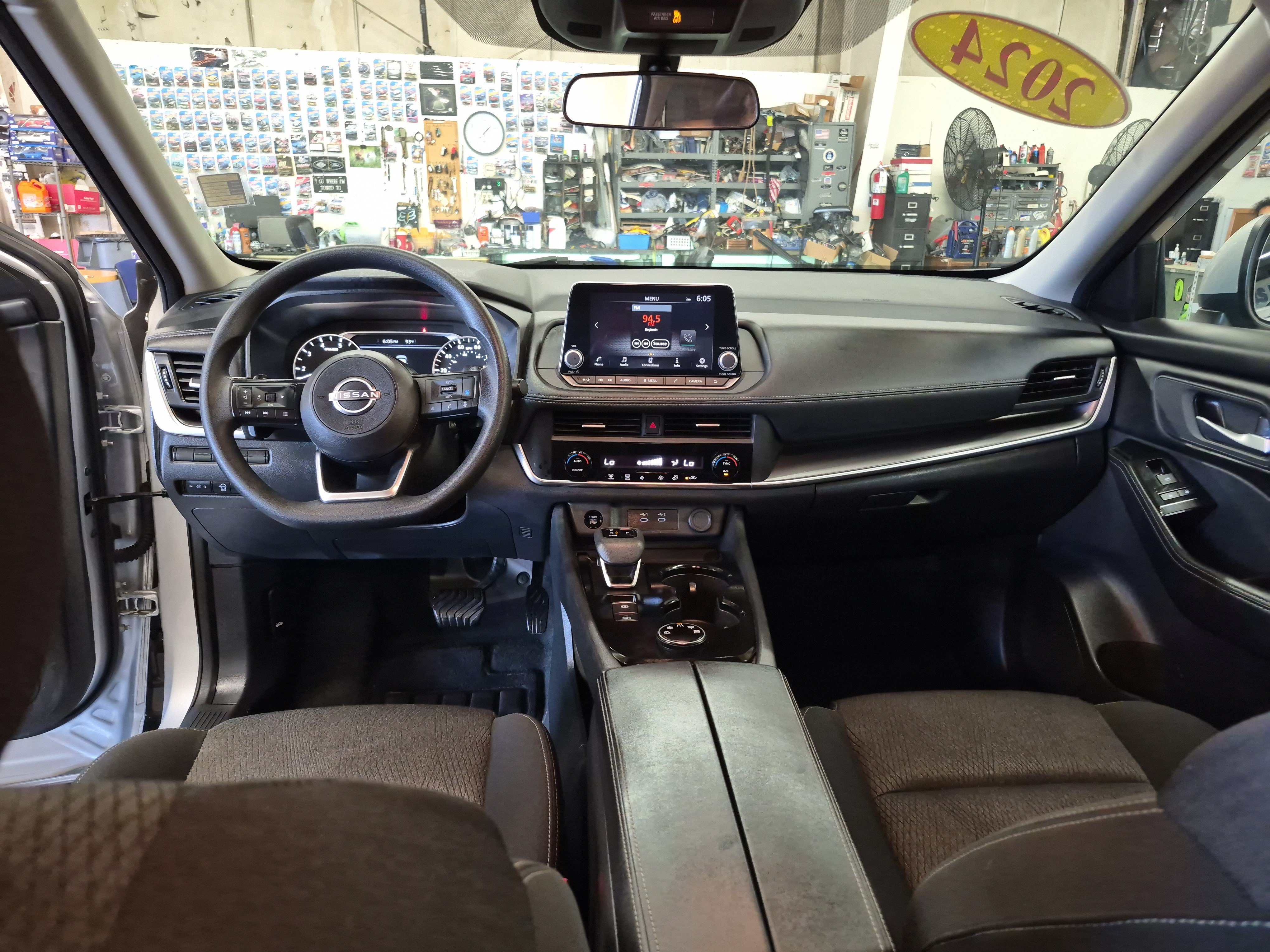 Used 2024 Nissan Rogue SV AWD/4WD image 19