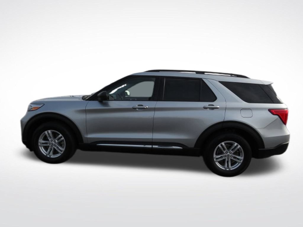 Certified 2022 Ford Explorer XLT w/ Equipment Group 202A AWD/4WD image 13