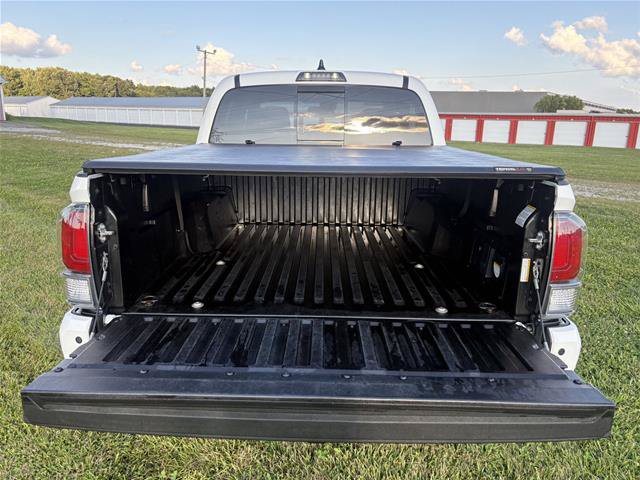 Used 2022 Toyota Tacoma TRD Off-Road w/ Technology Package AWD/4WD image 25