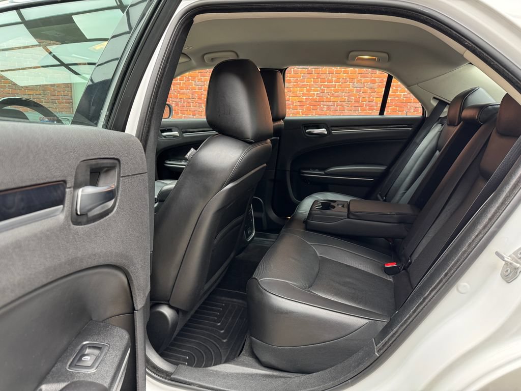 Used 2019 Chrysler 300 Limited RWD image 23