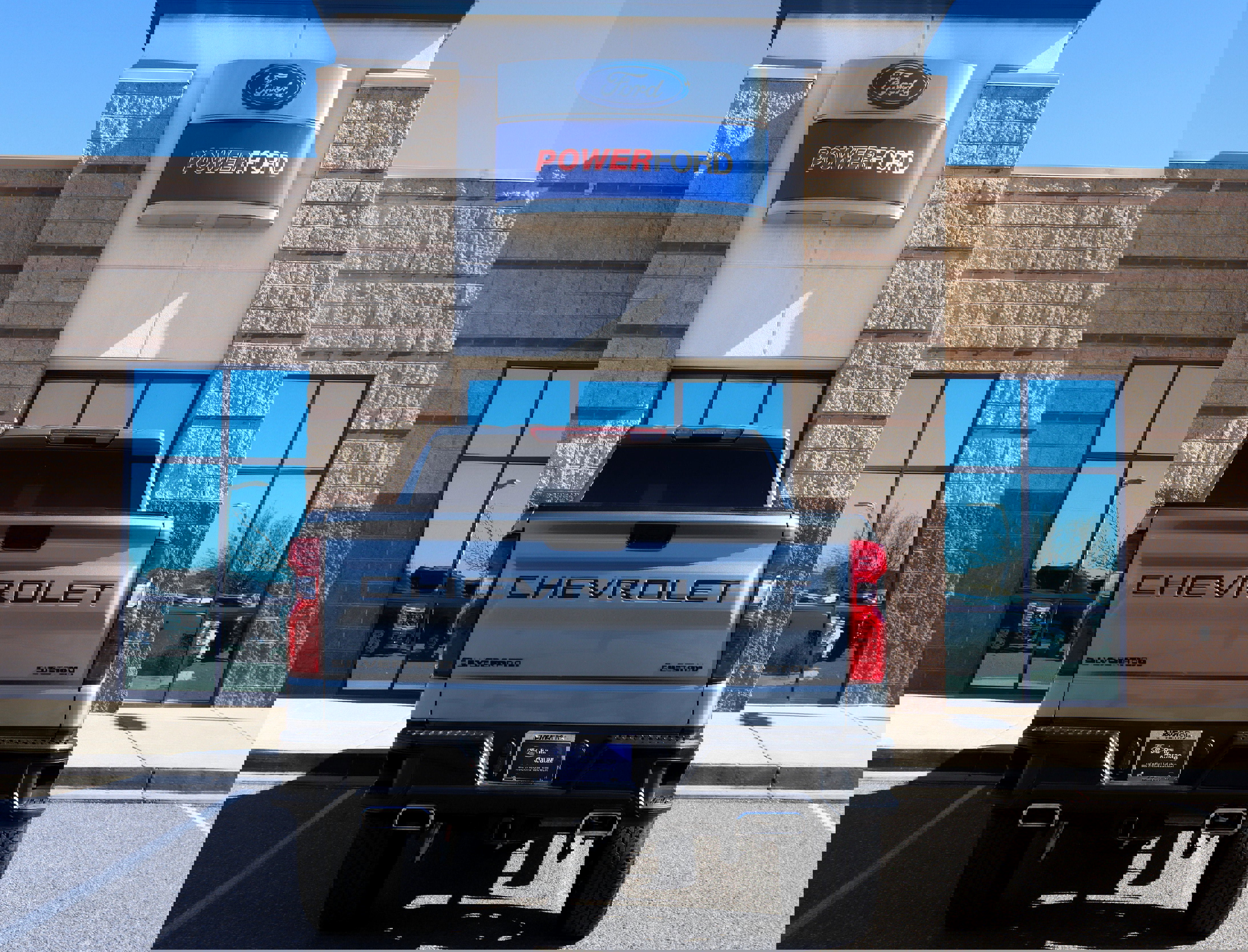 Used 2023 Chevrolet Silverado 1500 Custom Trail Boss w/ LPO, Dark Essentials Package image 4