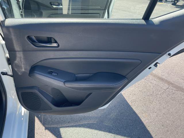 Used 2025 Nissan Altima 2.5 SV FWD image 14